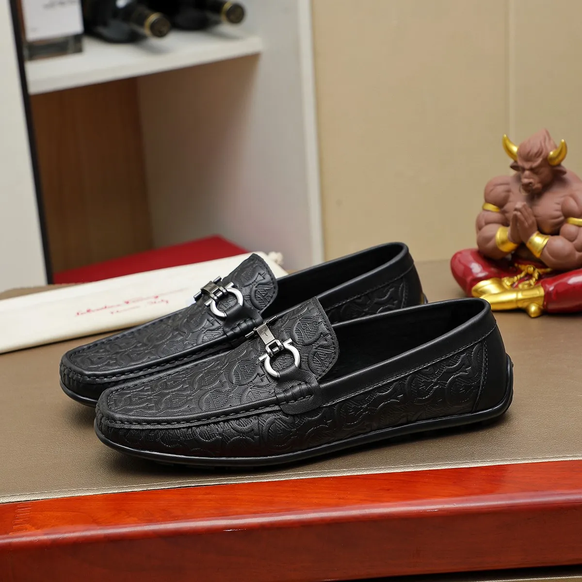 Men's shoes 💰360 🕷🕷【Ferragamo】Ferragamo Popular fashionable casual slip-on shoes🇨🇳Official website counter 1:1 production, original mold opening💯Good quality visible, imported high-end first-layer calfskin, luxurious pigskin lining🌿Very clear texture, high-quality waterproof, non-slip and wear-resistant outsole🎋High quality and low price, truly handmade🍓Color, code number 38-45